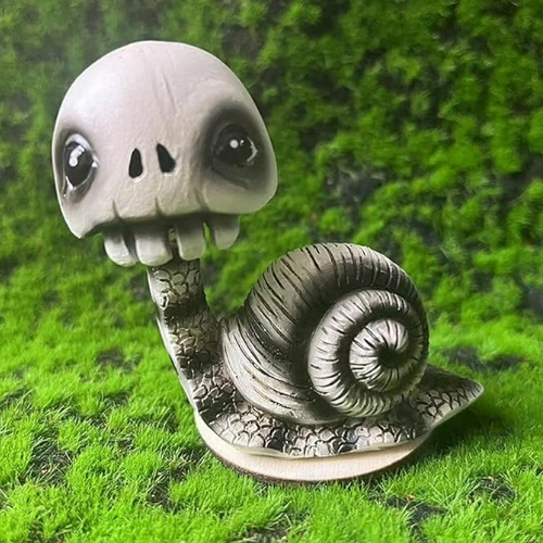 Skull Snail 玩偶